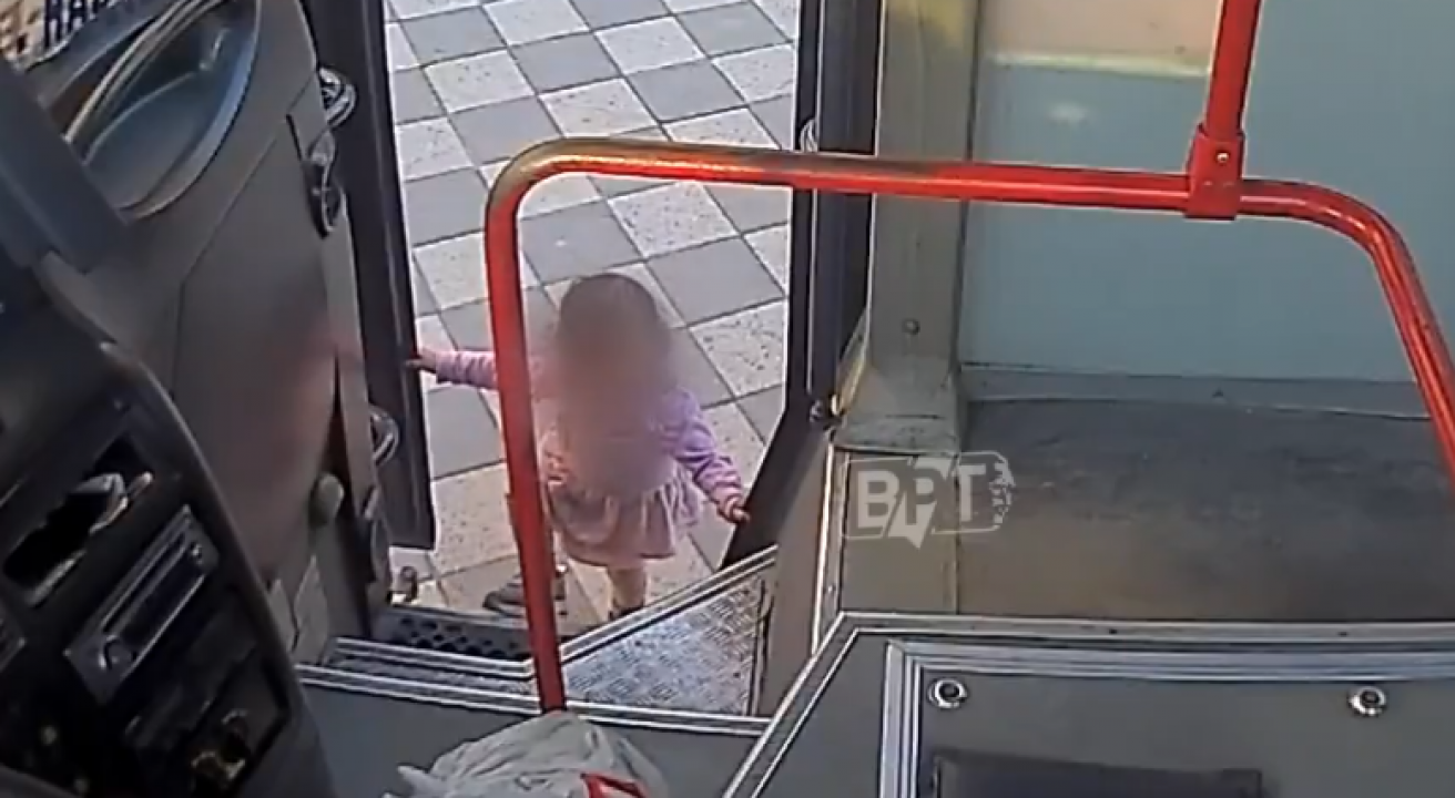 Bebek firarda! 2 yaşındaki sabi aldı başını gitti