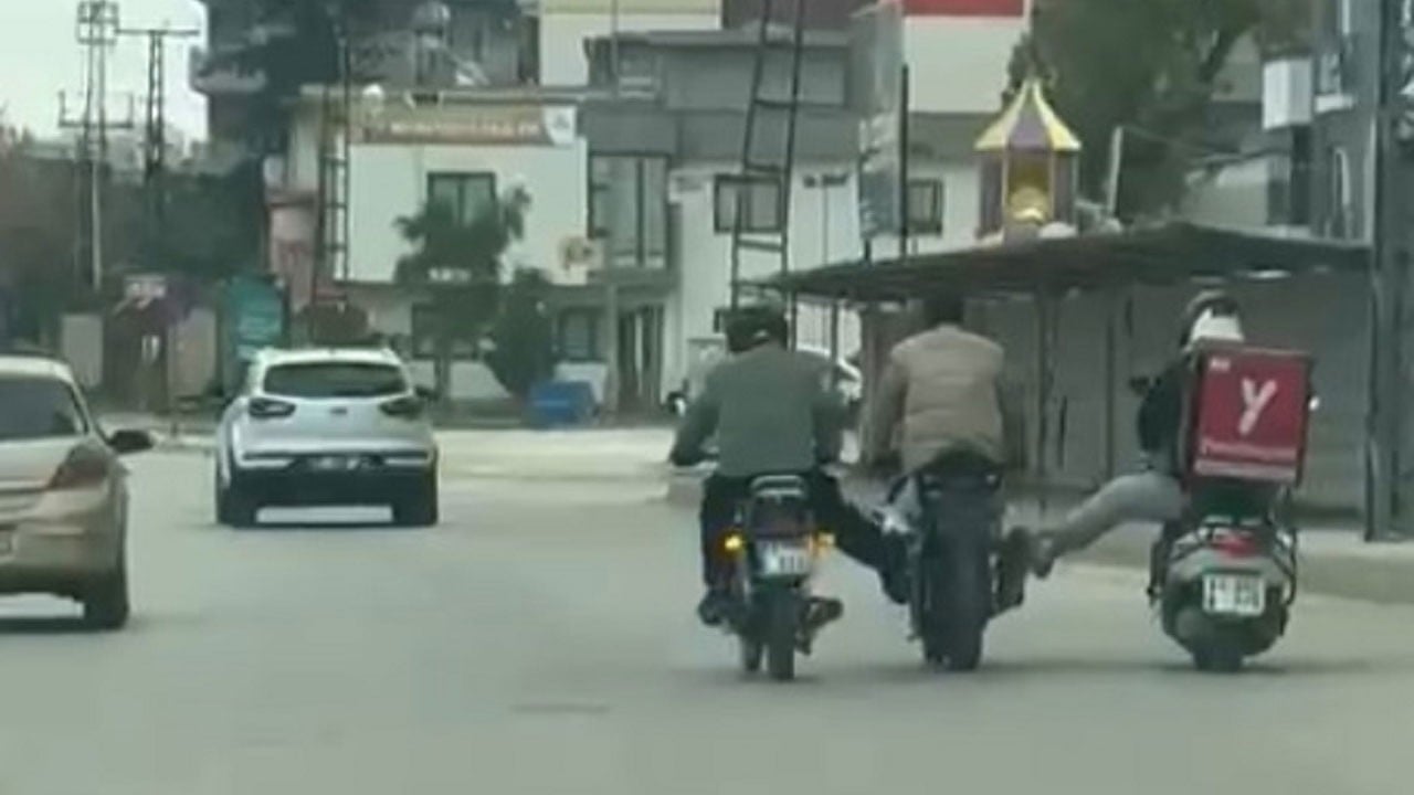 Benzini biten motosikleti böyle ittiler