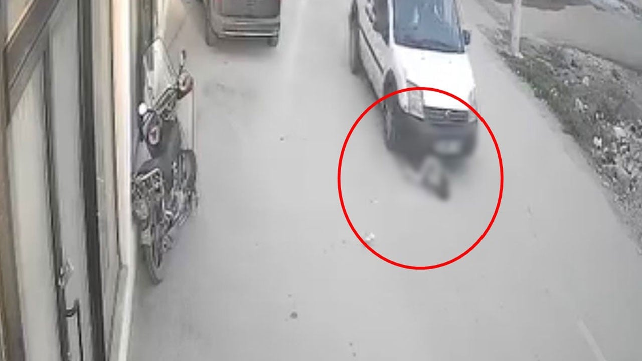 Bir anda yola fırladı! 2 yaşındaki çocuk aracın altında kaldı