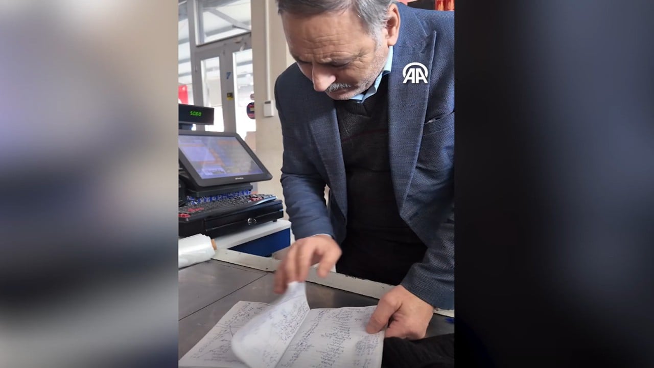 Bir hayırsever dar gelirli vatandaşların veresiye borçlarını kapattı