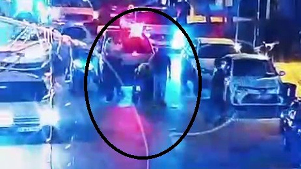 Boğazına yemek kaçan vatandaşı polis kurtardı