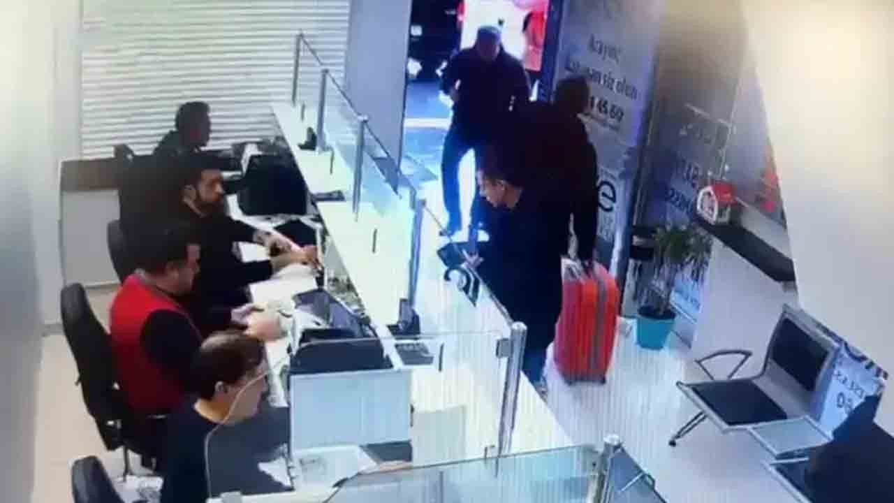 Bu da Böcek’in döviz bürosunda bavullu görüntüsü! Bu da mı jammer?