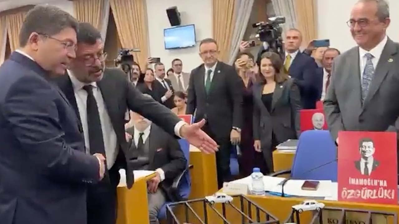 Bunlar da utanma da yok! Bakan Tunç’tan Veli Ağbaba’ya ‘Beyaz Toros’ Kapağı!