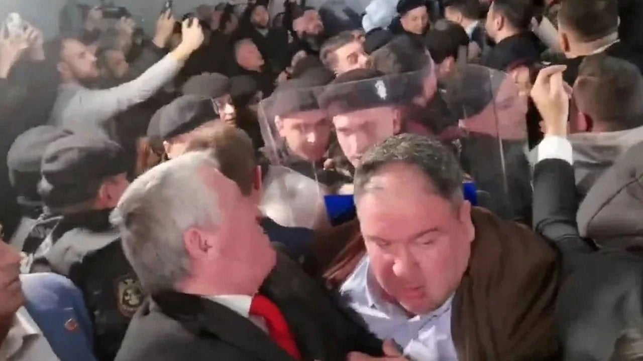 Bursa'da seçim arbedesi: CHP’liler saldırdı polis müdahale etti