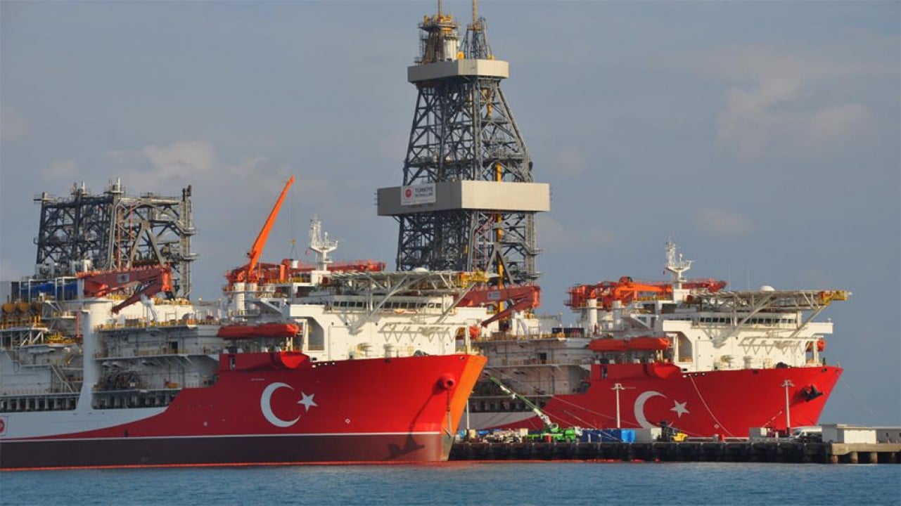 Çağrı Bey ve Yıldırım gemilerinin ön yan kısımlarına Türk bayrağı işlendi