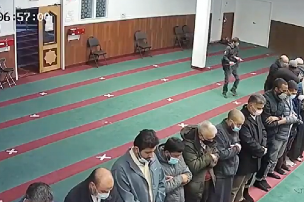 Camide akılalmaz saldırı videosu yeniden gündem oldu! Cemaat saldırganı işte böyle paketlemişti