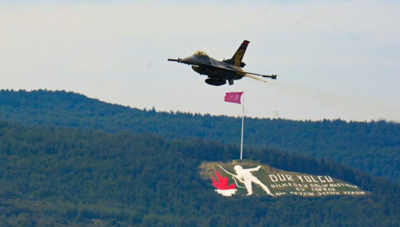 Çanakkale semalarında SOLOTÜRK fırtınası! 111. yılda nefes kesen gösteri