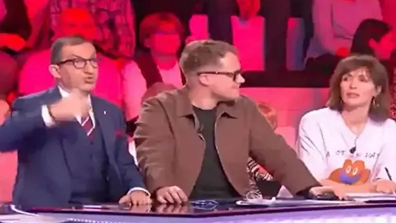 Canlı yayında 'başörtünü çıkar' diyerek kin kustu