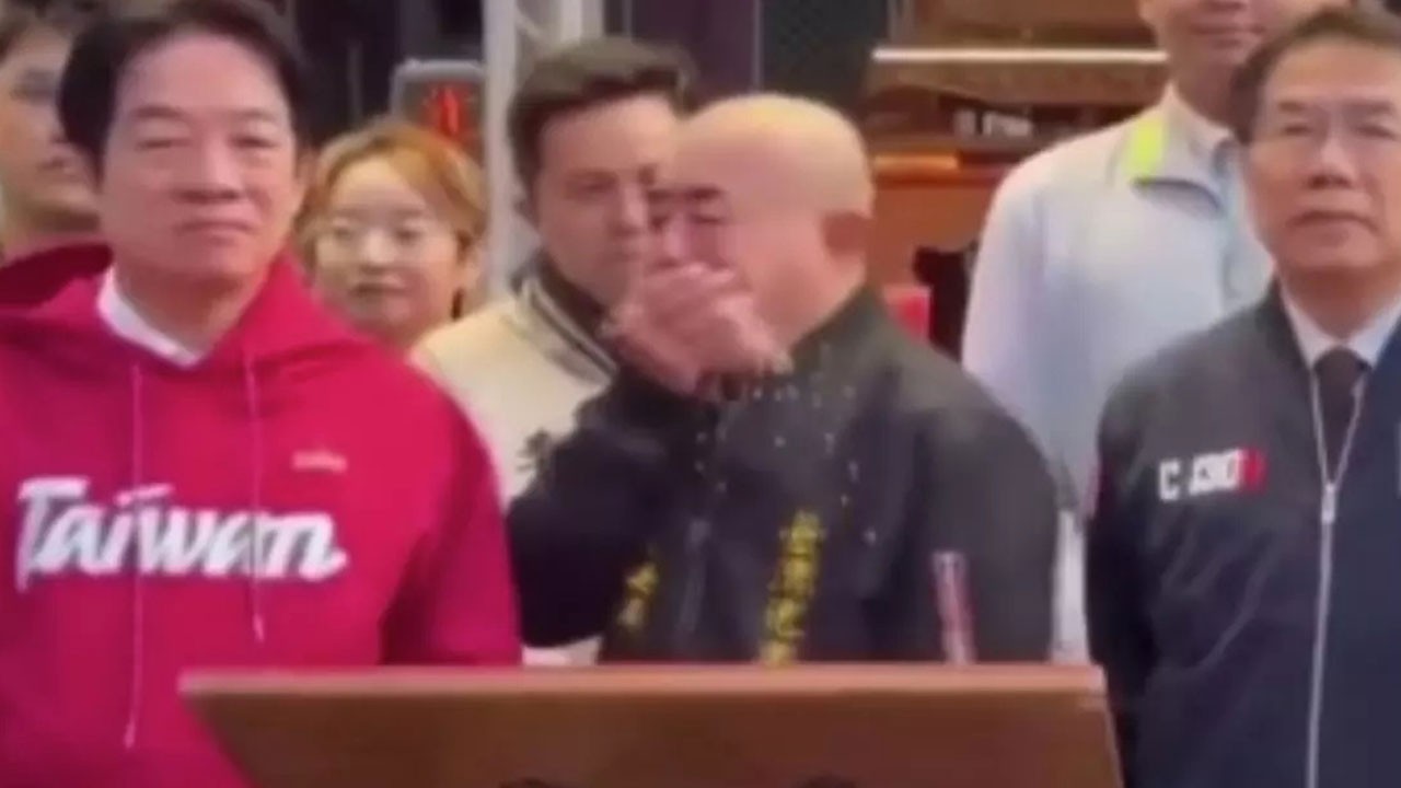 Canlı yayında talihsiz an! Devlet Başkanı’nın üzerine kustu