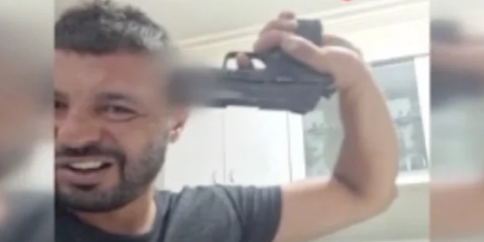 Canlı yayında yanlışlıkla kendisini vurmuştu: Kurtarılamadı