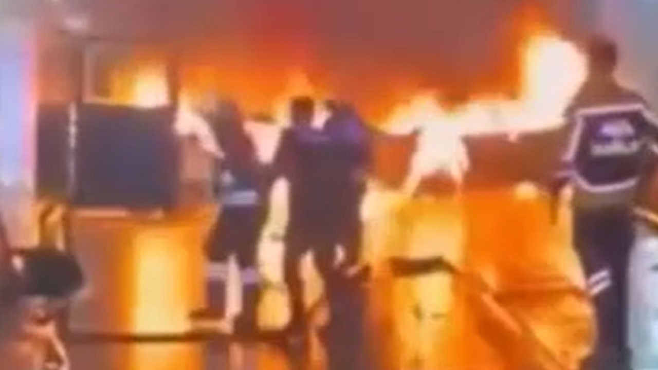 Çarpışan araçlar alev topuna döndü!