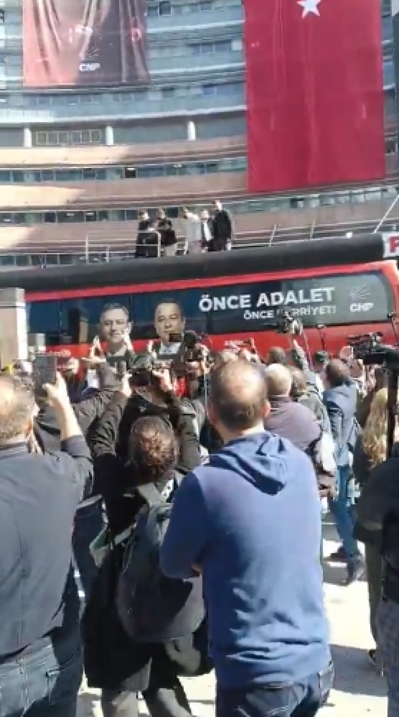 CHP Milletvekili Mahmut Tanal: “Hırsızlar dışarı” sloganlarını duyunca bakın ne tepki verdi