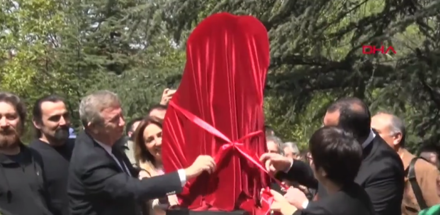 CHP'de yine heyecan dorukta! Susuzluktan kırılan Ankara'ya alkışlarla bir heykel daha