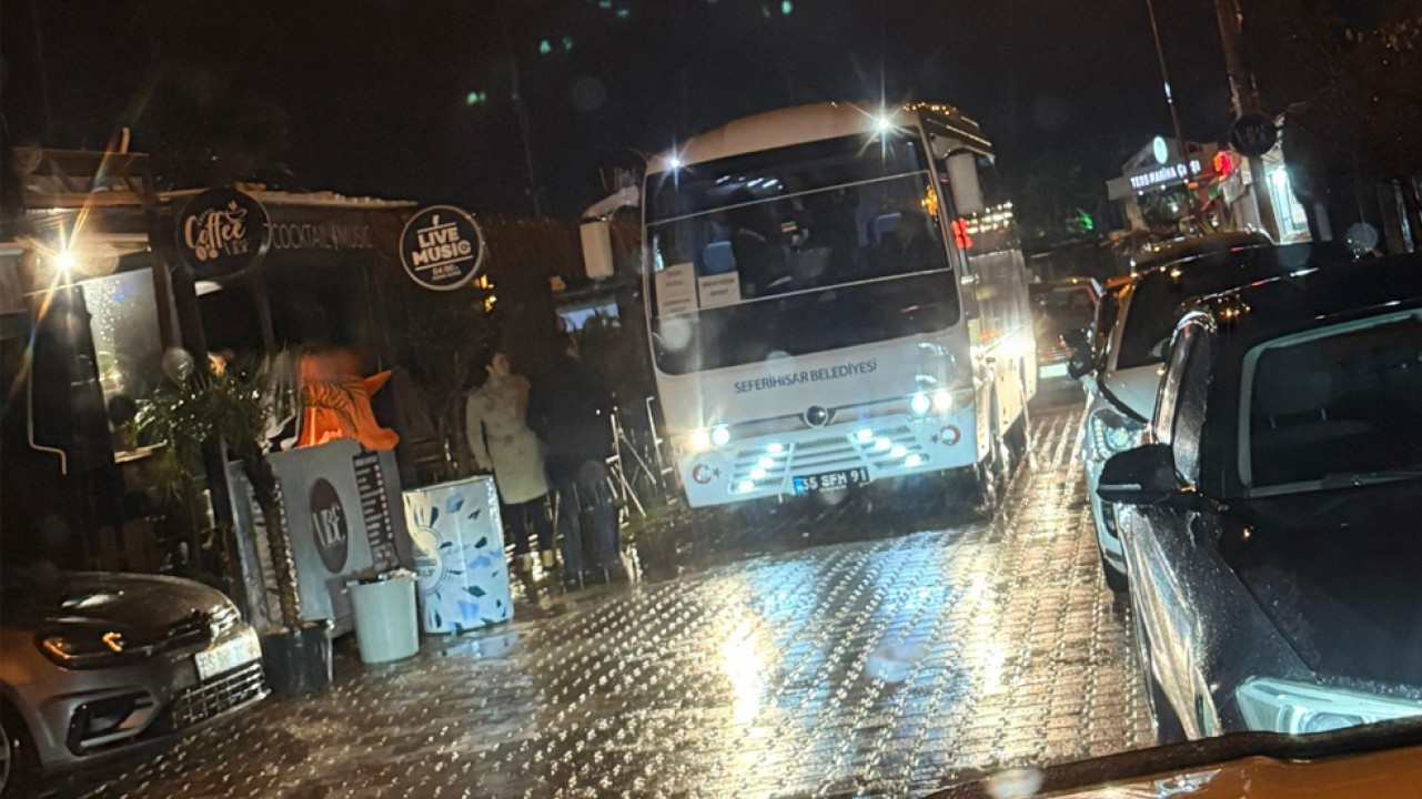 CHP’li belediyede skandal! Resmi araçla alemlere aktılar