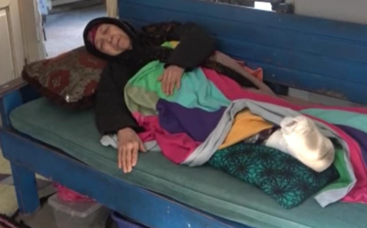CHP’li Belediye’nin ihmali 80 yaşındaki Fatma Nine’yi sakat bıraktı: Altyapıya ayrılmayan bütçenin bedelini vatandaş ödedi