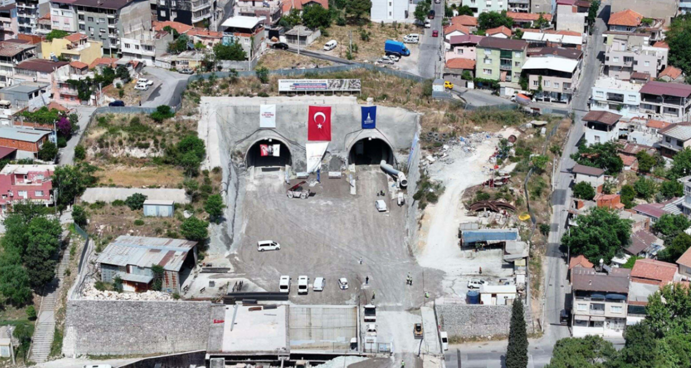 CHP’li belediyenin tünel projesi mahalleyi hayalet şehre çevirdi! Esnaf sinek avlıyor