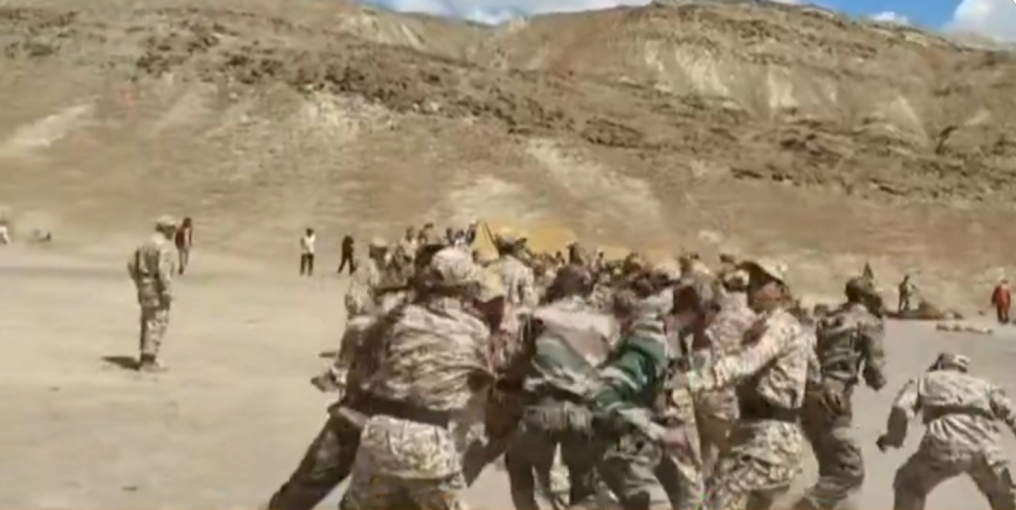 CHP’nin akıl hocası ortaya çıktı! Çin üniforması giyip zafer tiyatrosu oynayarak dünyayı kandırmaya kalktılar