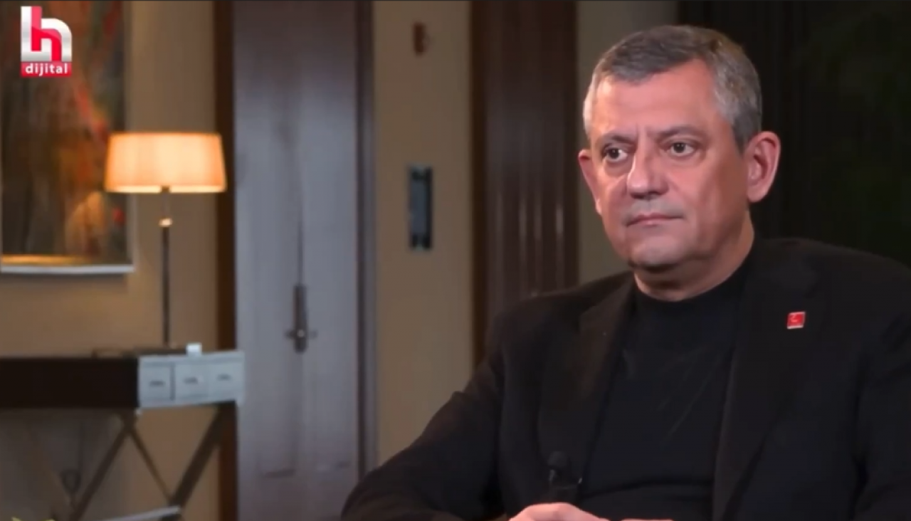 CHP'nin hayalperest lideri Özgür Özel'den kahvehanelere layık vizyon! Millet memleket derdindeyken, onun aklı fikri 'King' oynamaktaymış!