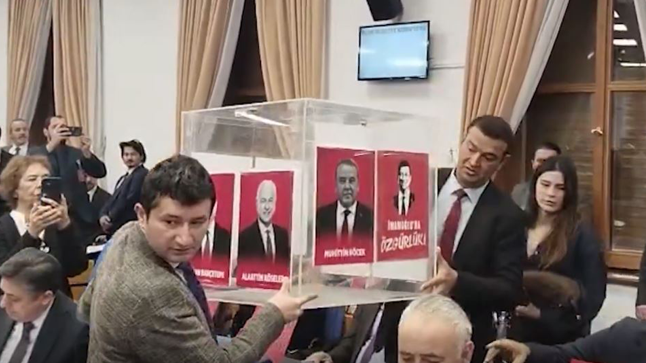 CHP’nin komisyondaki sandıklı şovuna sosyal medya kapağı: Ekrem’e sandık yerine kasa yakışırdı!