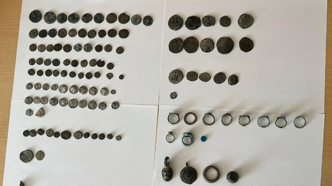 Çöplükten hazine çıktı! Hepsini teslim etti!