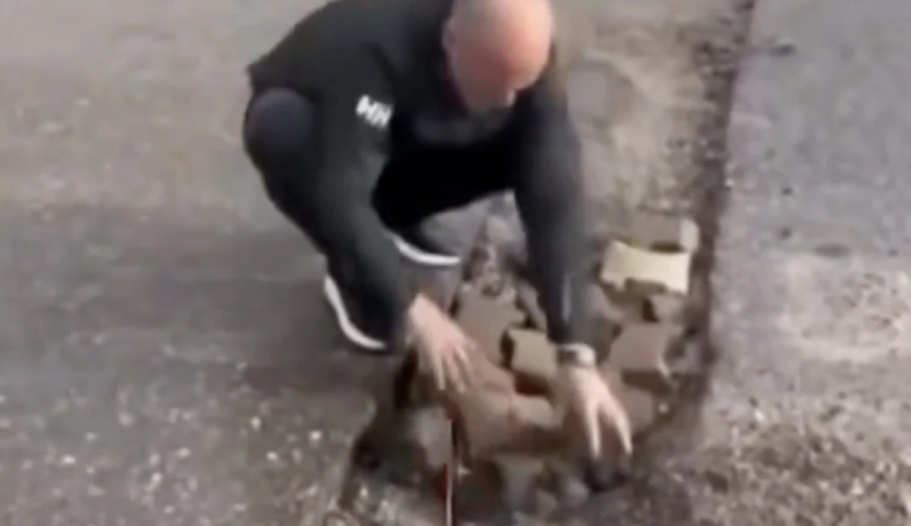 Çukurları belediye değil vatandaş kapattı: Tahmin edin bakalım burası neresi?