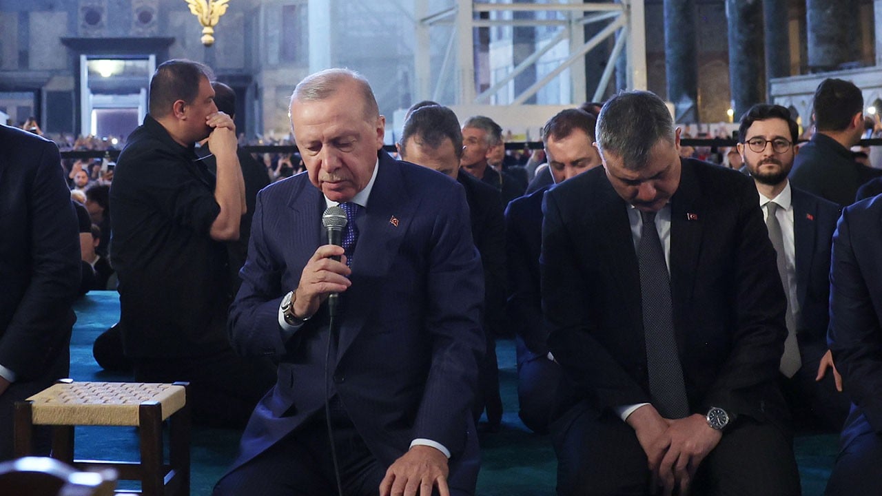 Cumhurbaşkanı Erdoğan Ayasofya'da Kur'an-ı Kerim okudu