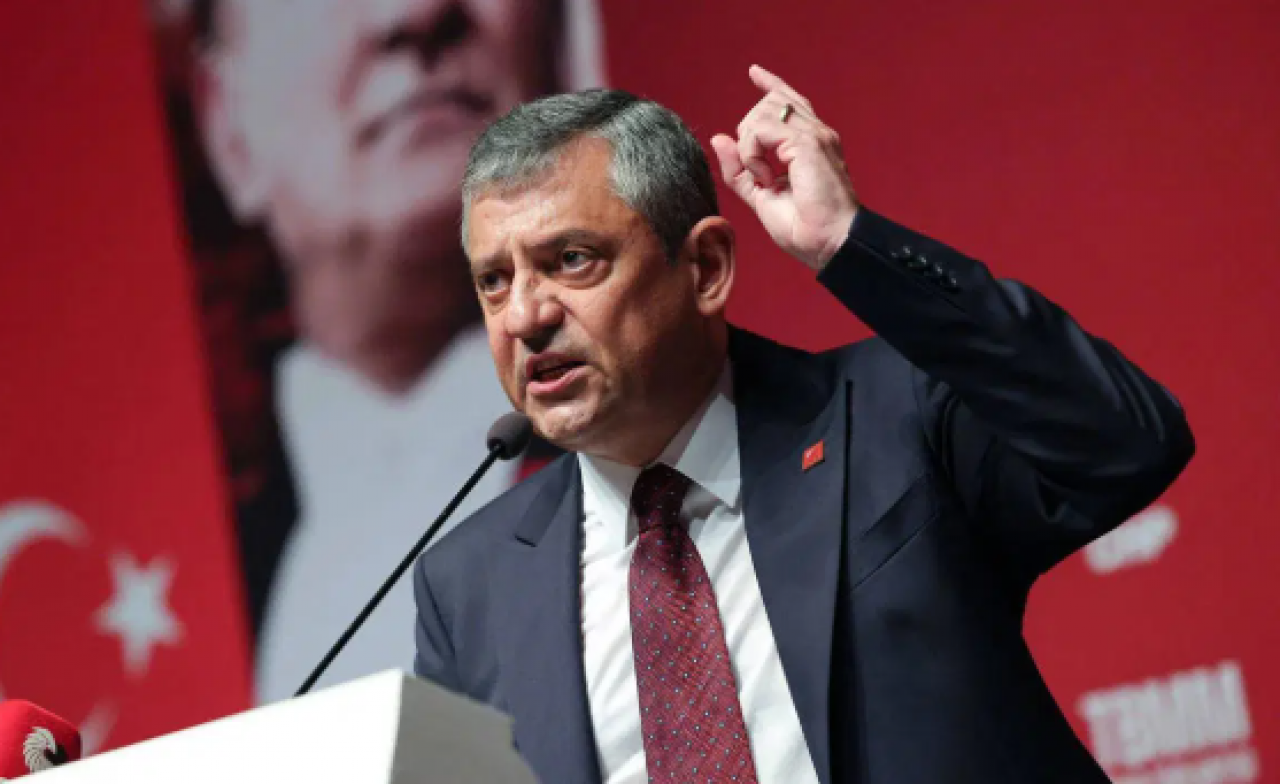 Cüneyt Özdemir'den Özgür Özel'e dış politika eleştirisi