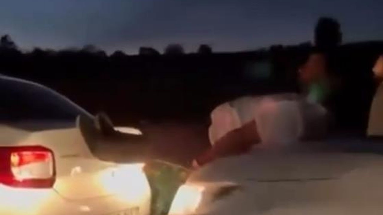 Daha önce böylesine şahit olmadınız! Yolda kalan araçları çekmede yeni dönem