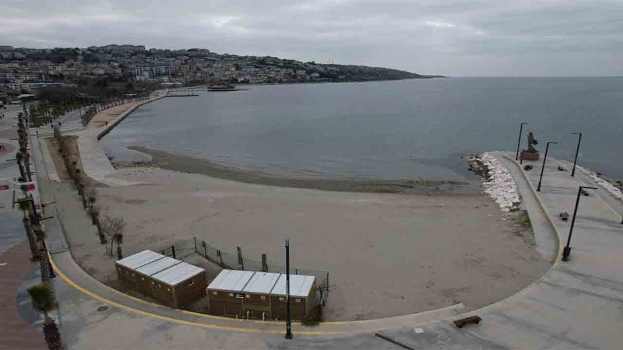 Deprem habercisi mi? Büyükçekmece’de deniz 3 metre çekildi