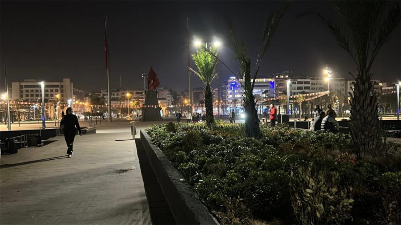 Depremler sonrası 80 santim kayan İskenderun Sahili yenilendi