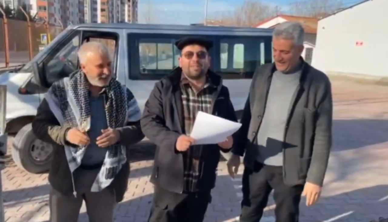 Depremzedelerden Özgür Özel'e videolu cevap: CHP'nin yardımları mizah konusu oldu