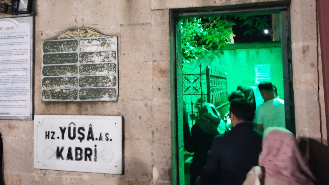 Dualar semaya yükseldi! Yuşa Tepesi doldu taştı