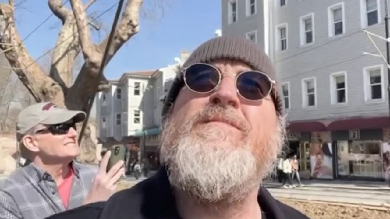 Dünyaca ünlü komedyen İstanbul'da duyduğu ezanı anlattı: Bir anda büyülendik
