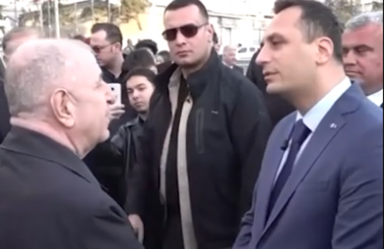 Ecdad düşmanı CHP zihniyeti yine iş başında! Bornova Belediye Başkanı Ömer Eşki ve ırkçı Ümit Özdan'dan Sultan Abdülhamid Han'a çirkin saldırı!