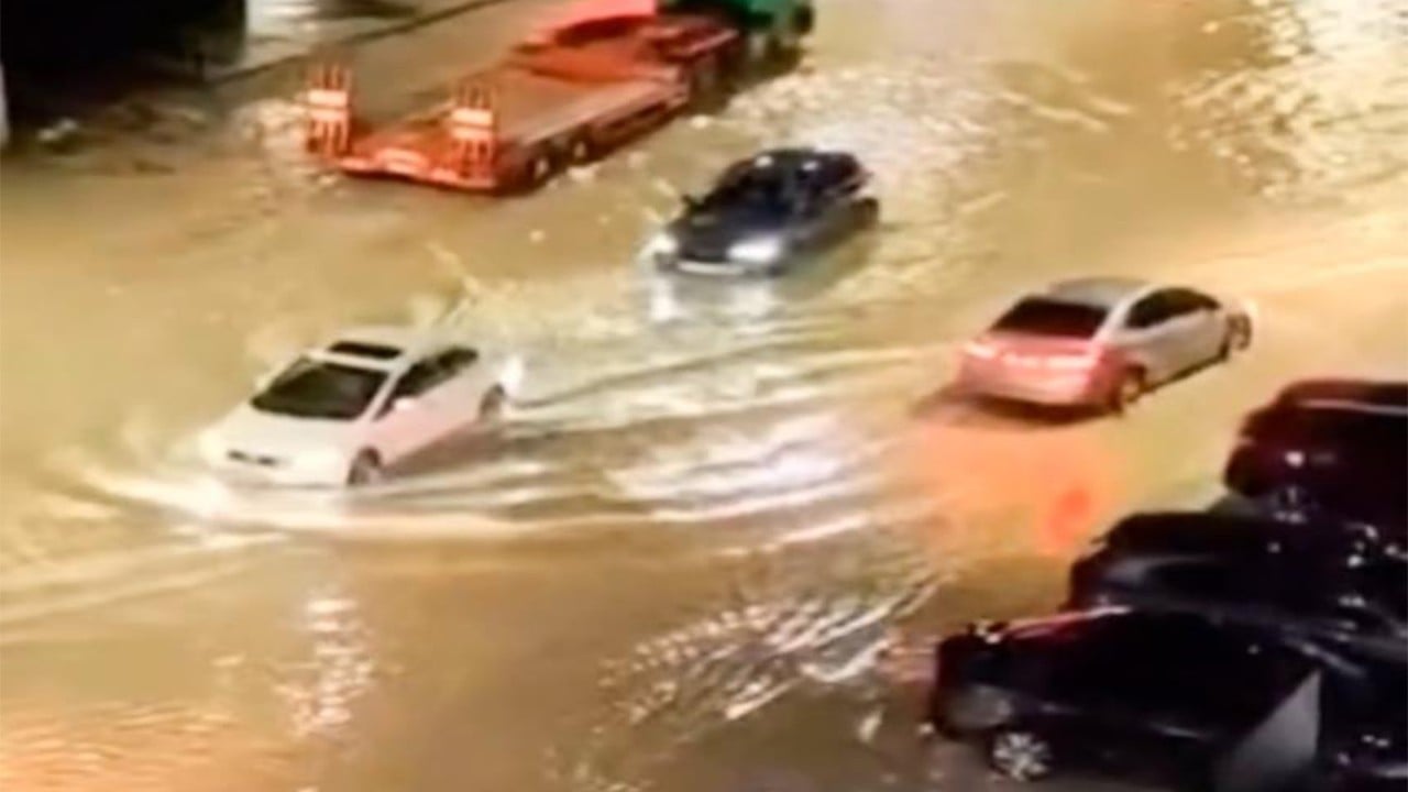 Edirne'de yollar göle döndü vatandaşlar belediyeye isyan etti