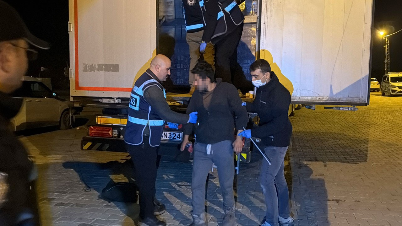 Ekiplerinden dikkatinden kaçmadı! Hurma ve fıstık yağı yüklü olması gereken tırdan bakın ne çıktı