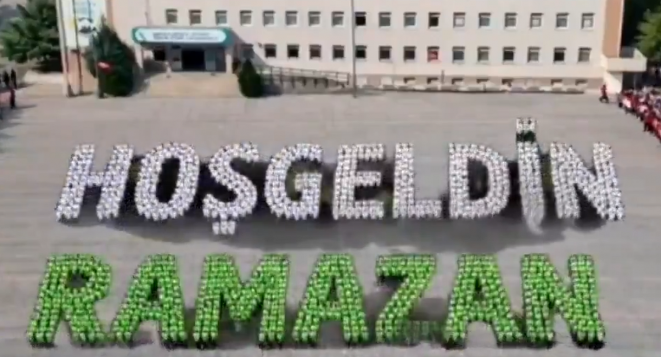 Elazığ’da Ramazan coşkusu: İmam hatipli gençlerden gönülleri fetheden koreografi