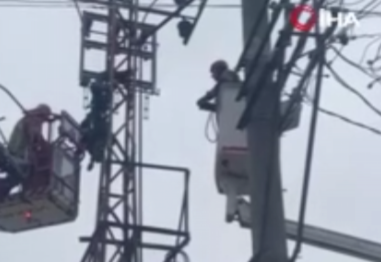 Elektrik direğine çıkan hırsızın ibretlik sonu!