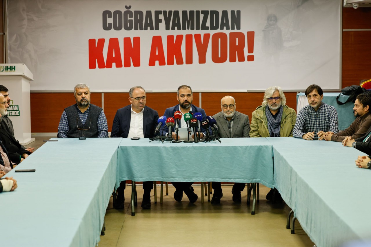 'Enerjimizi mezhep kavgalarıyla tüketmeyelim'