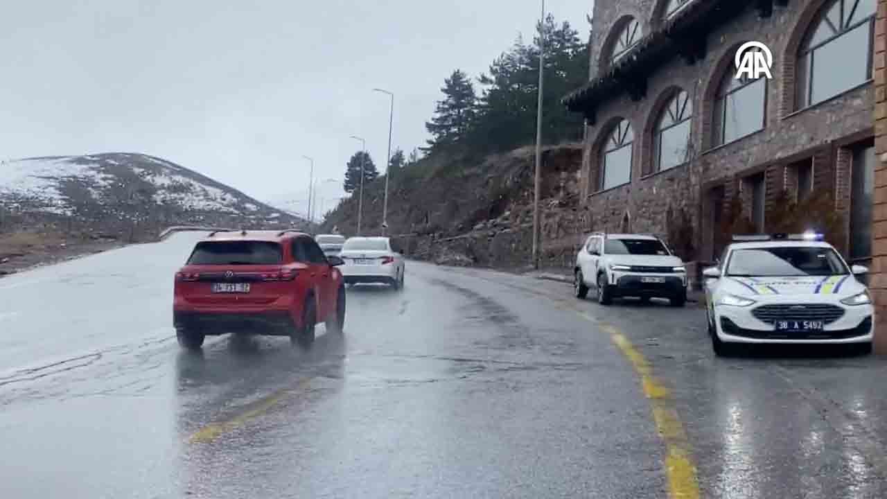 Erciyes yolu ulaşıma açıldı: Trafik normale döndü
