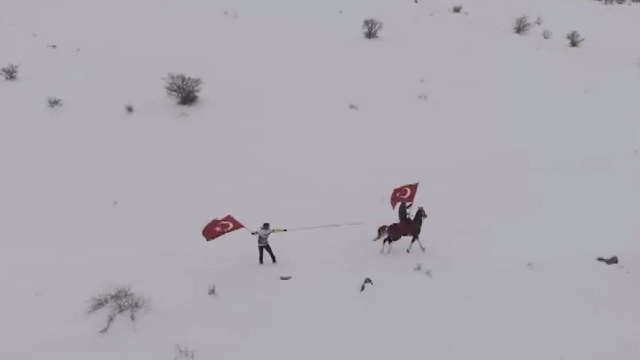 Erzincan’da sıra dışı görüntü! Atların arkasında snowboard yaptılar