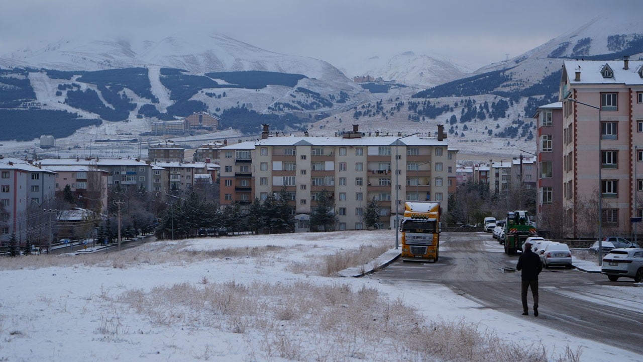 Erzurum’da kar kısa sürdü! 
