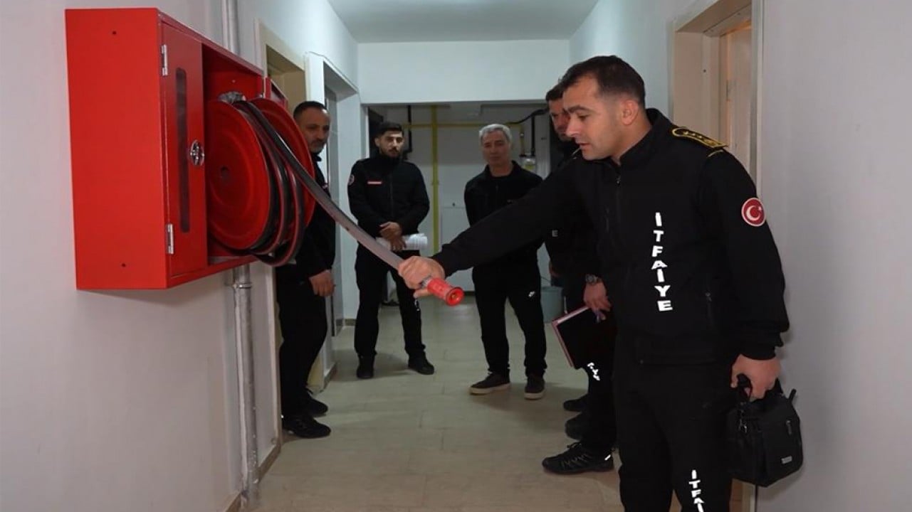 Faciaya davetiye çıkarıyoruz. Yangın dolaplarından su yok, merdivenler depo çıktı!