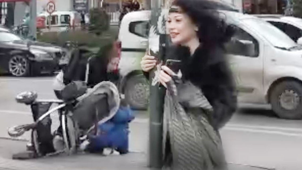 Faciaya ramak kala! Lodos annesinin sürdüğü bebek arabasını uçurdu, bebek ucuz kurtuldu!