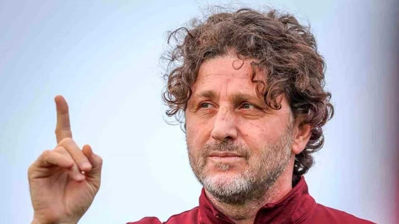 Fatih Tekke kameramana böyle çıkıştı: Adamın ezan ile işi yok ki!