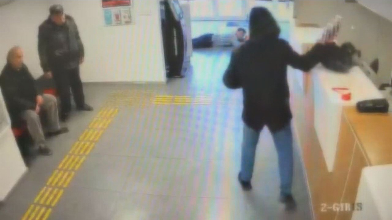 Fatih'teki banka soygunu kamerada