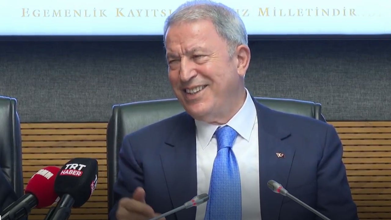 Gazeteci: Bedelli askerlik ücreti çok yükselmedi mi? Akar: Saflaşma! 