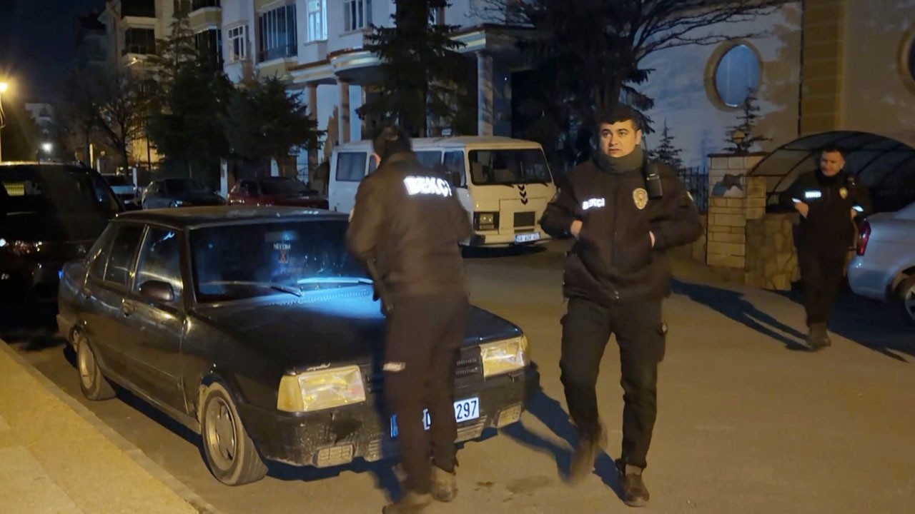 Gece yarısı kabusa döndü! Susmayan korna mahalleyi uyandırdı