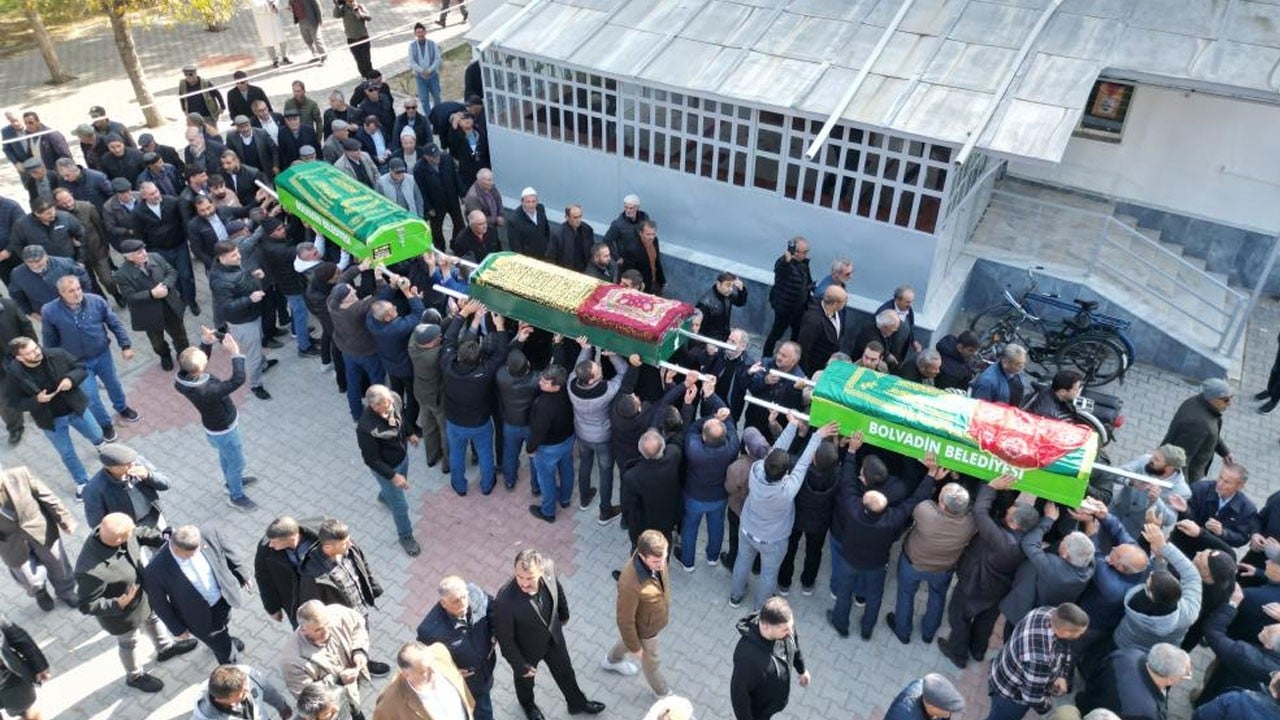 Gıda faciasında ölen anne ve çocukları son yolculuğuna uğurlandı