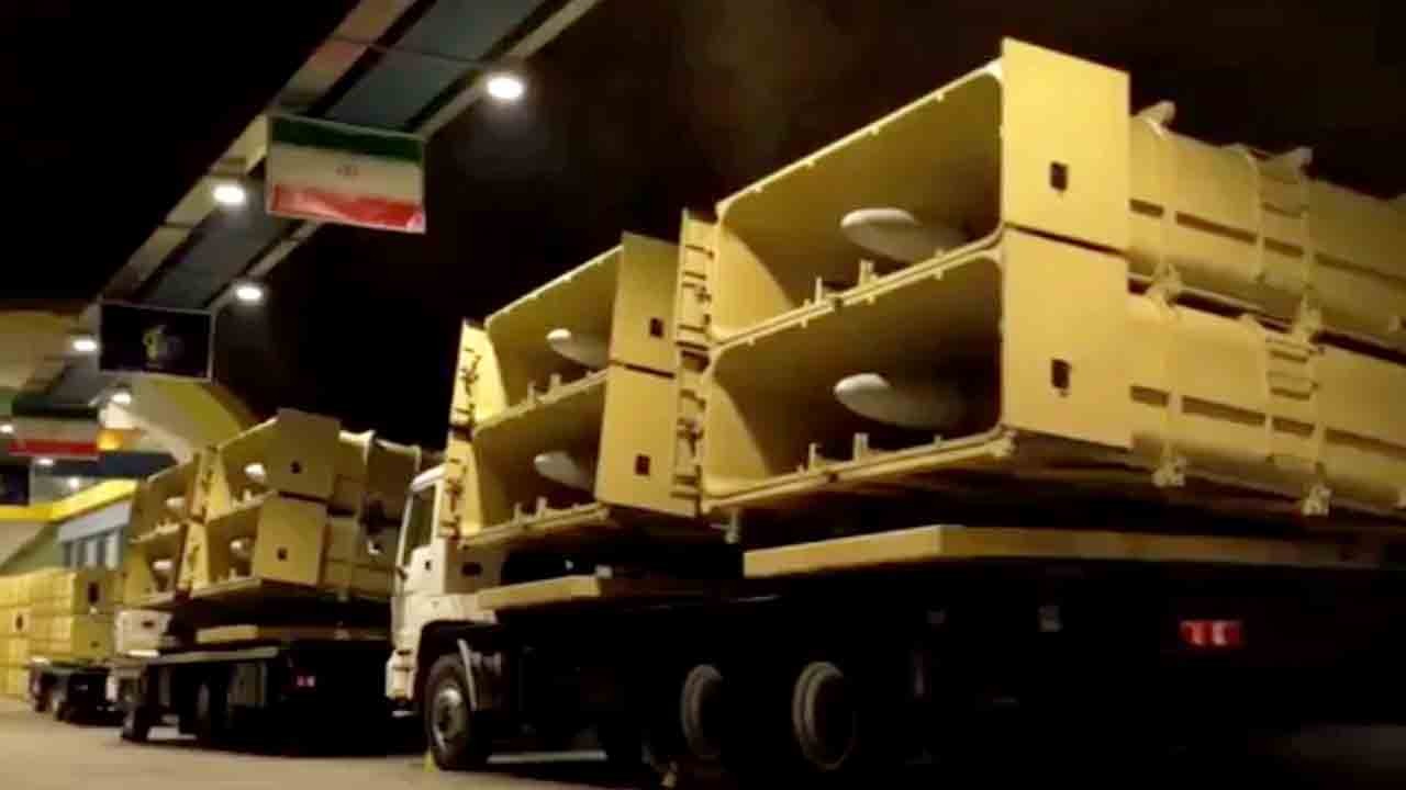 Gizli cephanelik kamerada: İran yeraltı tünellerindeki füzelerini sergiledi